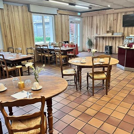 Hotel Platanes - Kb Hotel Group Etauliers Екстериор снимка