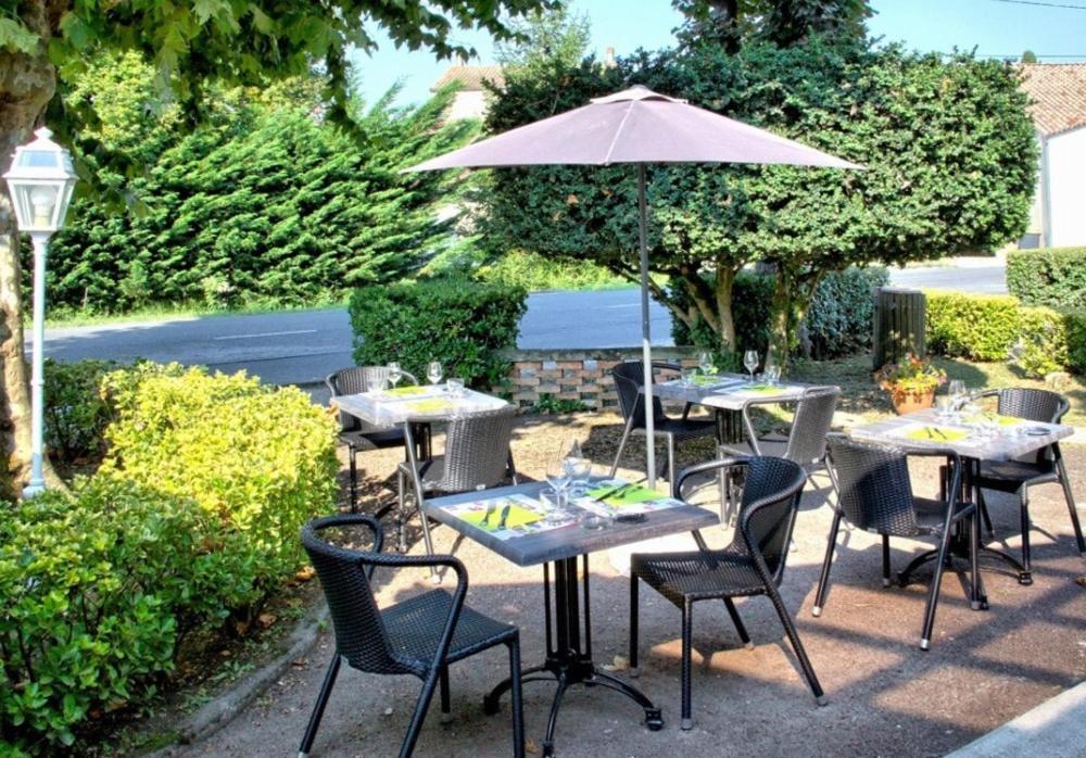 Hotel Platanes - Kb Hotel Group Etauliers Екстериор снимка