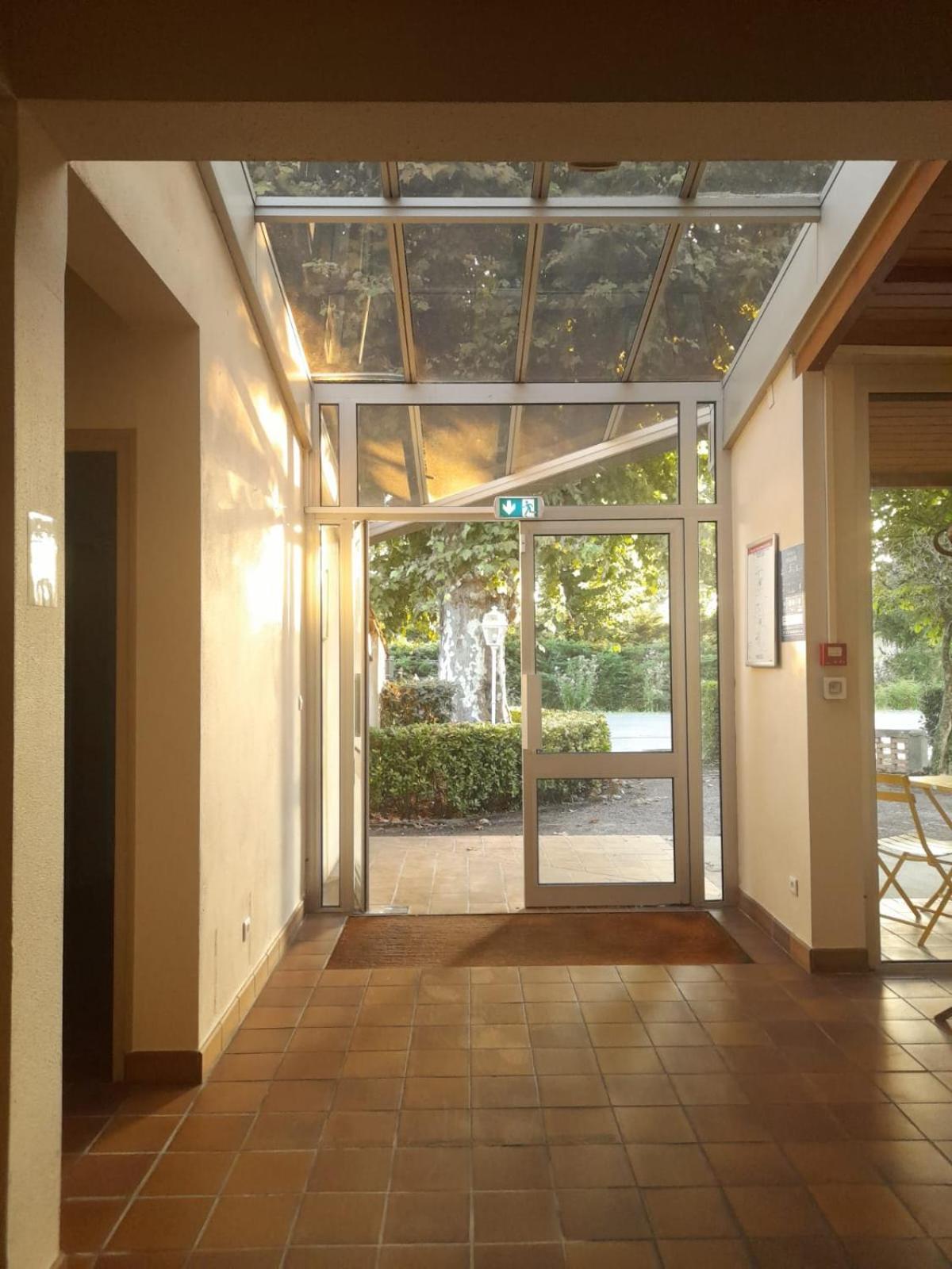 Hotel Platanes - Kb Hotel Group Etauliers Екстериор снимка