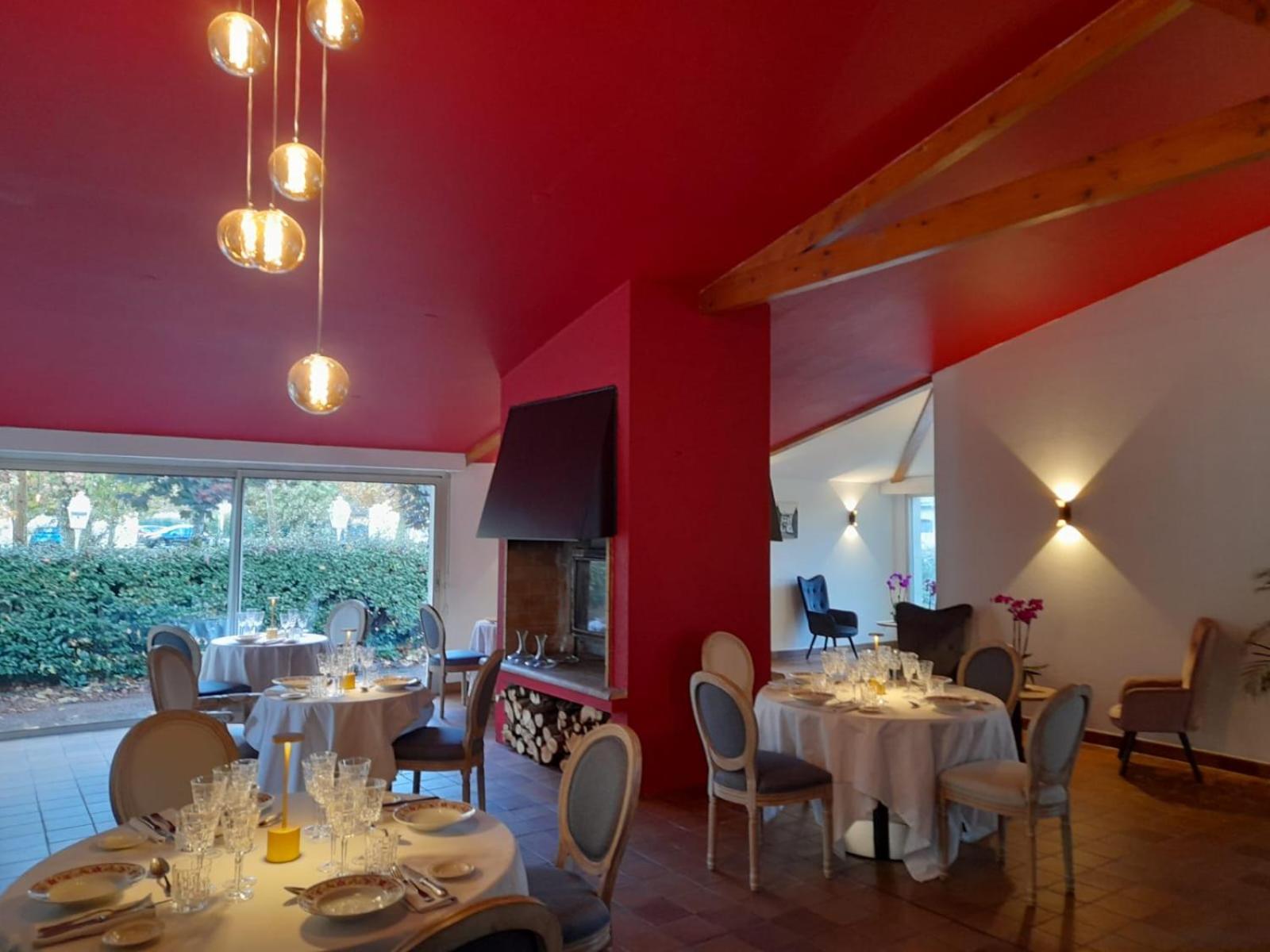 Hotel Platanes - Kb Hotel Group Etauliers Екстериор снимка