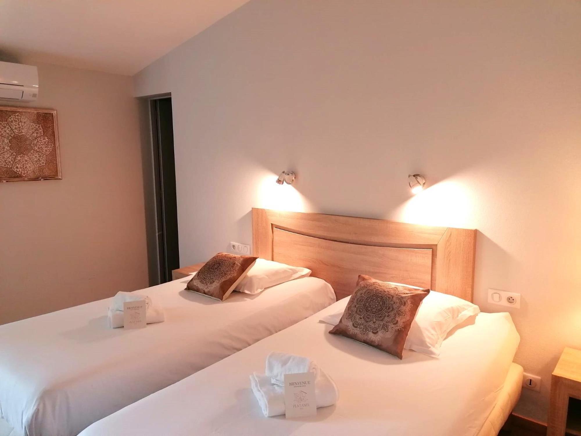 Hotel Platanes - Kb Hotel Group Etauliers Екстериор снимка
