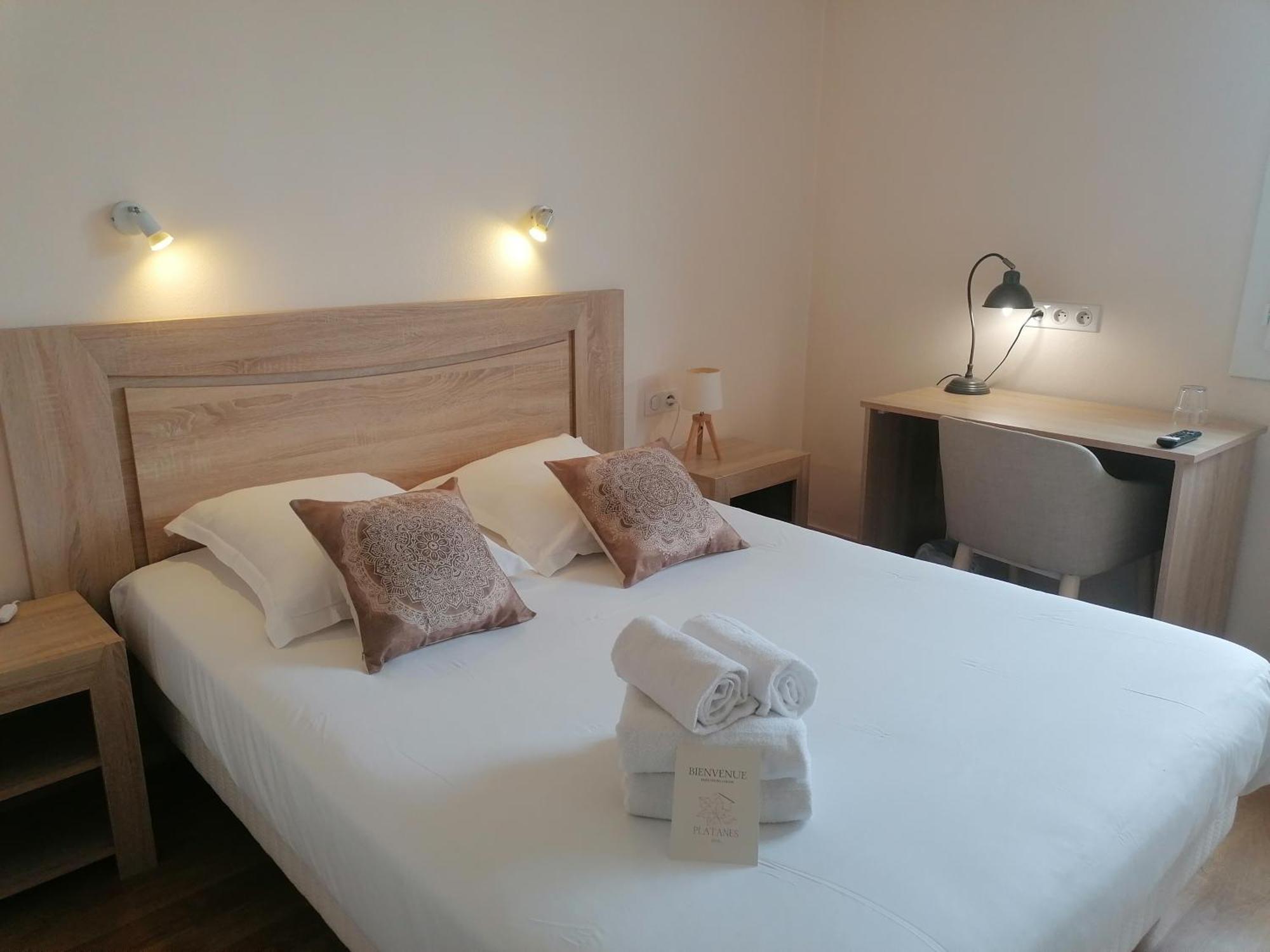 Hotel Platanes - Kb Hotel Group Etauliers Екстериор снимка