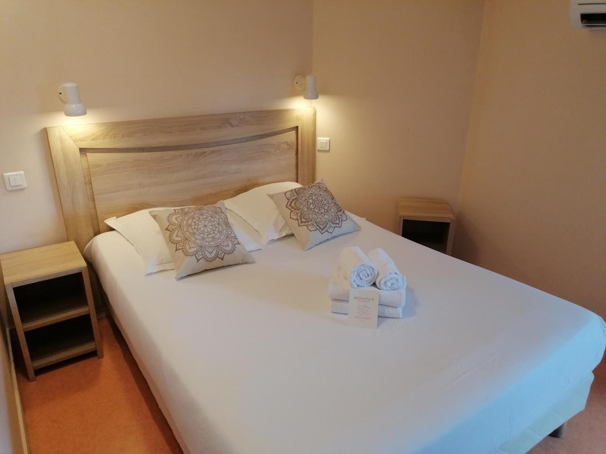 Hotel Platanes - Kb Hotel Group Etauliers Екстериор снимка