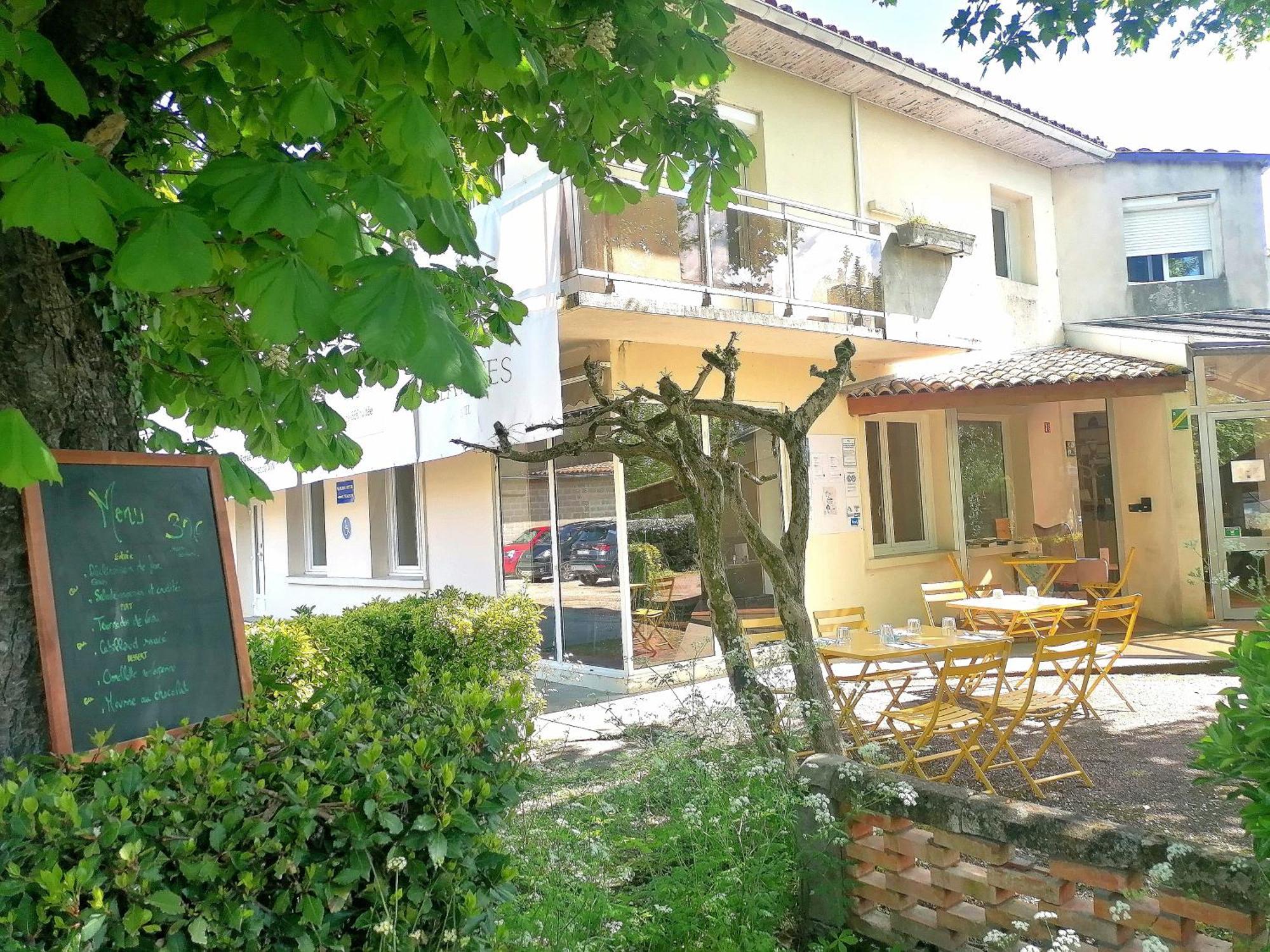 Hotel Platanes - Kb Hotel Group Etauliers Екстериор снимка