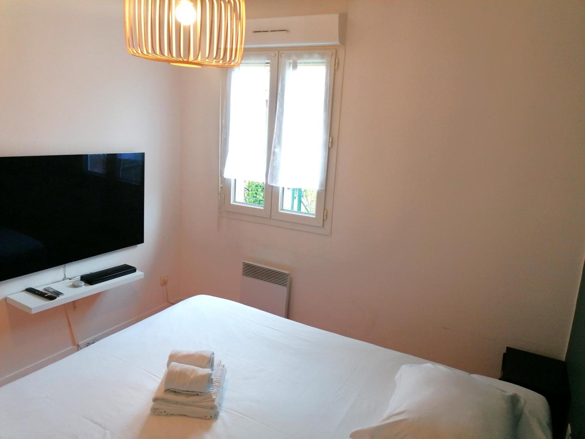 Hotel Platanes - Kb Hotel Group Etauliers Екстериор снимка