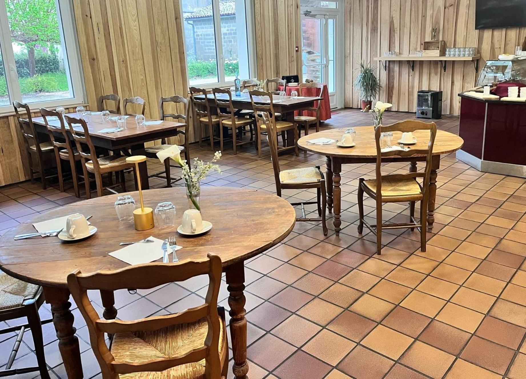 Hotel Platanes - Kb Hotel Group Etauliers Екстериор снимка